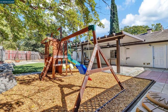 1162 Francine Ct, Concord, CA 94518