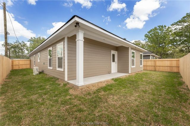 905B West Virginia Street, Navasota, TX 77868