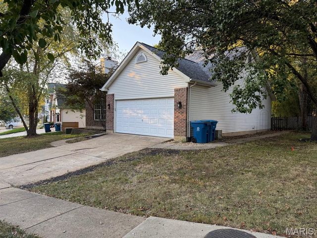 11917 Katiejo Court, Maryland Heights, MO 63043