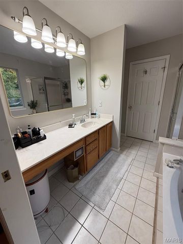 11917 Katiejo Court, Maryland Heights, MO 63043