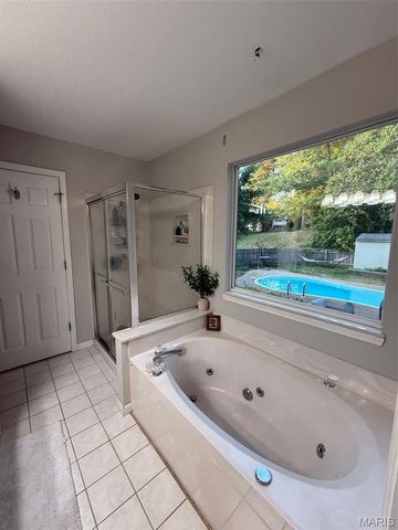 11917 Katiejo Court, Maryland Heights, MO 63043