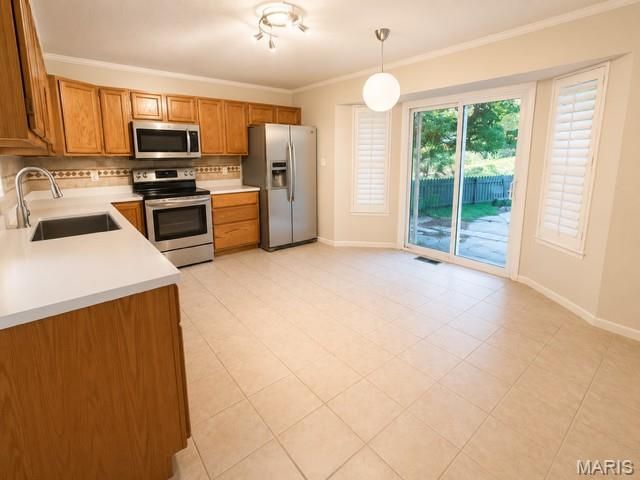 11917 Katiejo Court, Maryland Heights, MO 63043
