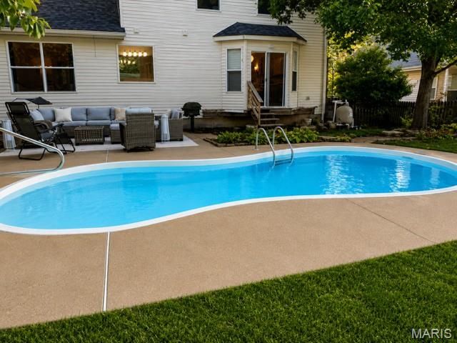 11917 Katiejo Court, Maryland Heights, MO 63043