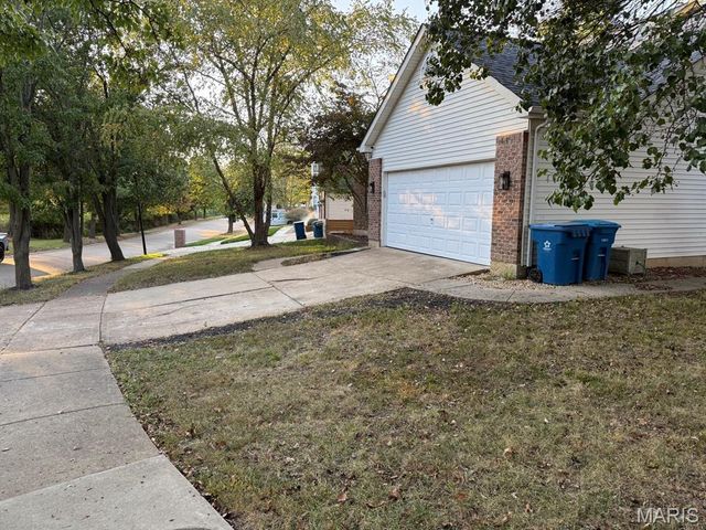 11917 Katiejo Court, Maryland Heights, MO 63043