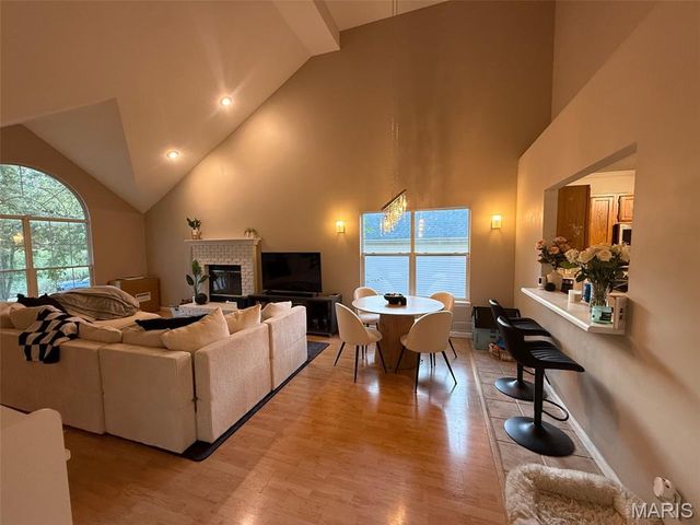 11917 Katiejo Court, Maryland Heights, MO 63043