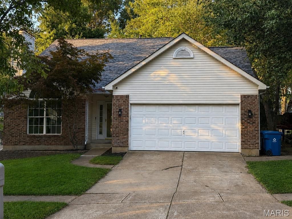 11917 Katiejo Court, Maryland Heights, MO 63043