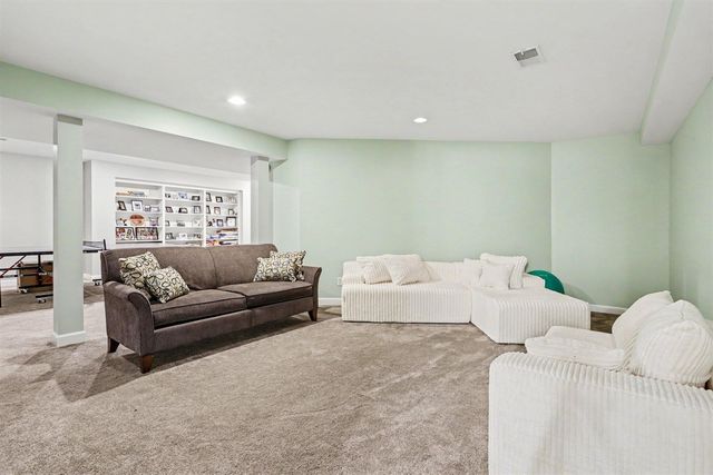 17 Longmeadow Lane, Niles, MI 49120