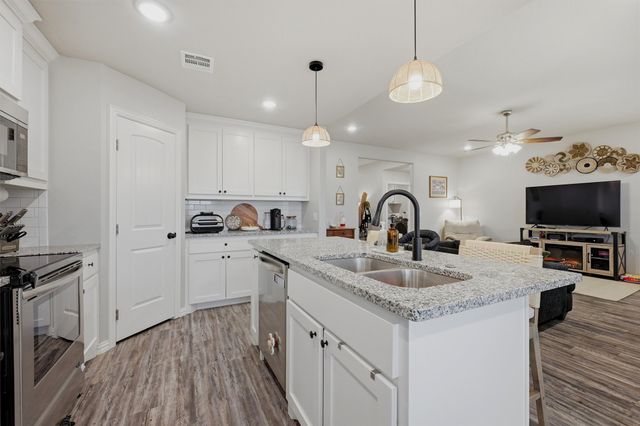 122 North Meadows, Pottsboro, TX 75076