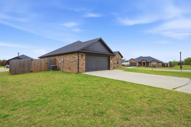 122 North Meadows, Pottsboro, TX 75076