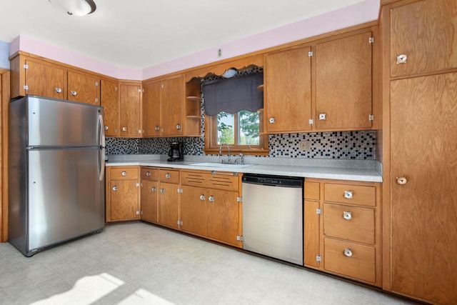 648 N Webb Avenue, Reedsburg, WI 53959