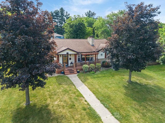 648 N Webb Avenue, Reedsburg, WI 53959