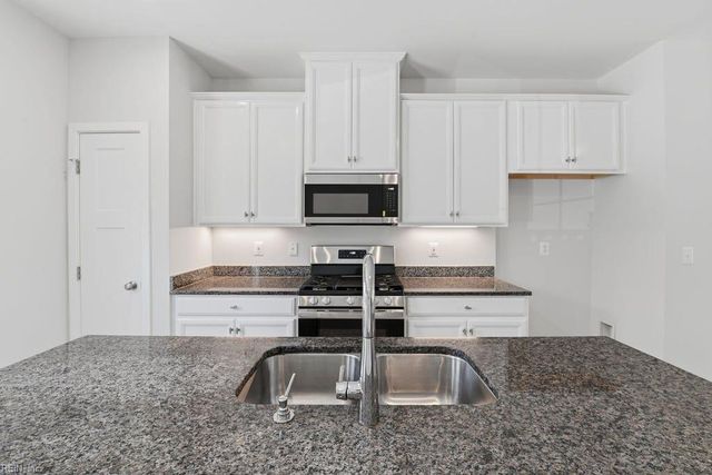 1705 Foremast LOOP, Chesapeake, VA 23323