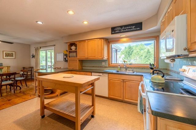 67 Valley Pass, Manchester, VT 05255