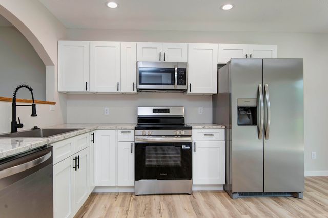 1329 W Chase Street, Springfield, MO 65803