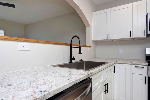 1329 W Chase Street, Springfield, MO 65803
