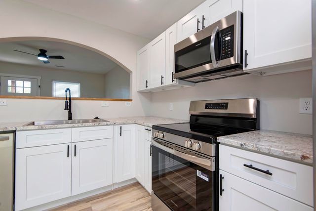 1329 W Chase Street, Springfield, MO 65803