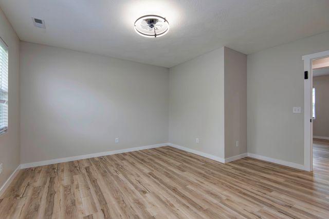 1329 W Chase Street, Springfield, MO 65803
