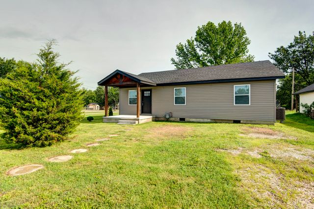 1329 W Chase Street, Springfield, MO 65803