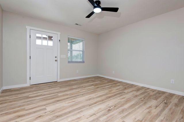 1329 W Chase Street, Springfield, MO 65803