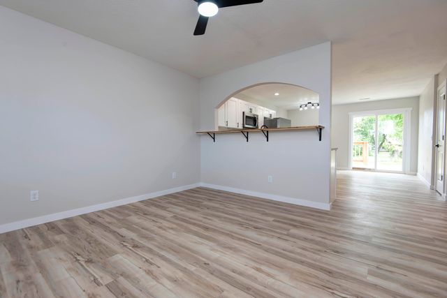 1329 W Chase Street, Springfield, MO 65803