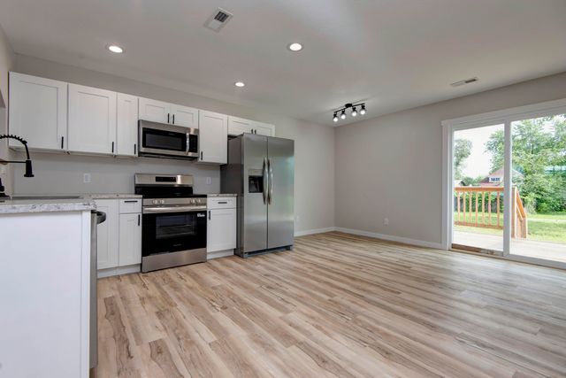 1329 W Chase Street, Springfield, MO 65803