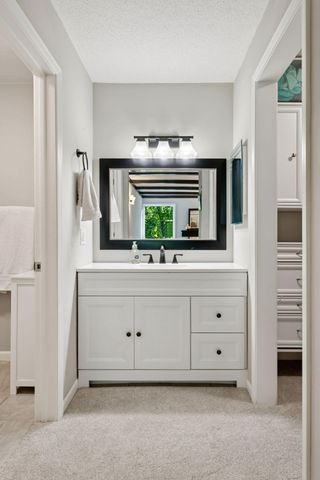 6085 Lincoln Drive 214, Edina, MN 55436