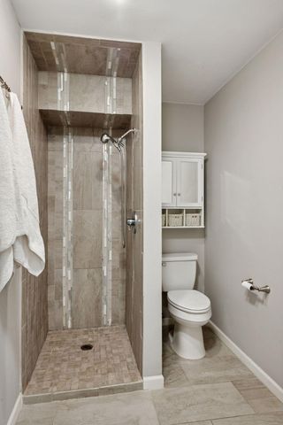 6085 Lincoln Drive 214, Edina, MN 55436