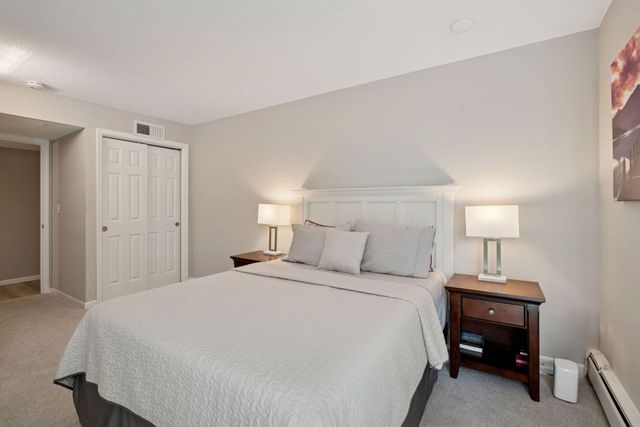 6085 Lincoln Drive 214, Edina, MN 55436