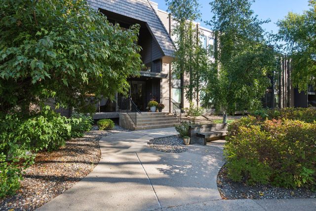 6085 Lincoln Drive 214, Edina, MN 55436