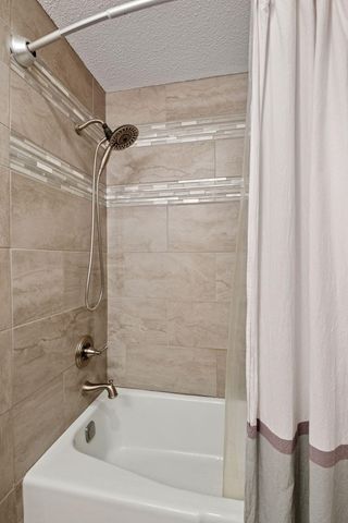 6085 Lincoln Drive 214, Edina, MN 55436