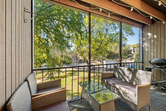 6085 Lincoln Drive 214, Edina, MN 55436