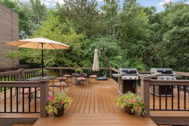 6085 Lincoln Drive 214, Edina, MN 55436