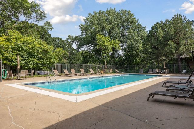 6085 Lincoln Drive 214, Edina, MN 55436