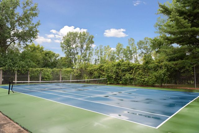 6085 Lincoln Drive 214, Edina, MN 55436
