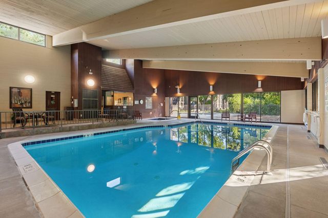 6085 Lincoln Drive 214, Edina, MN 55436