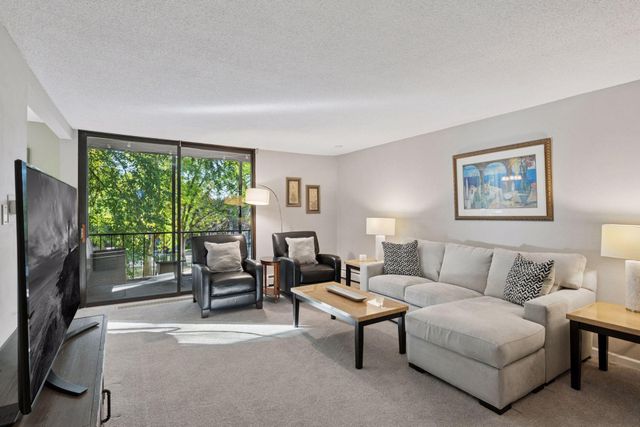6085 Lincoln Drive 214, Edina, MN 55436