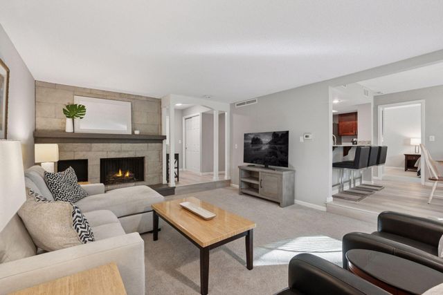 6085 Lincoln Drive 214, Edina, MN 55436