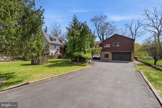 13 W INDIAN LN, Norristown, PA 19403