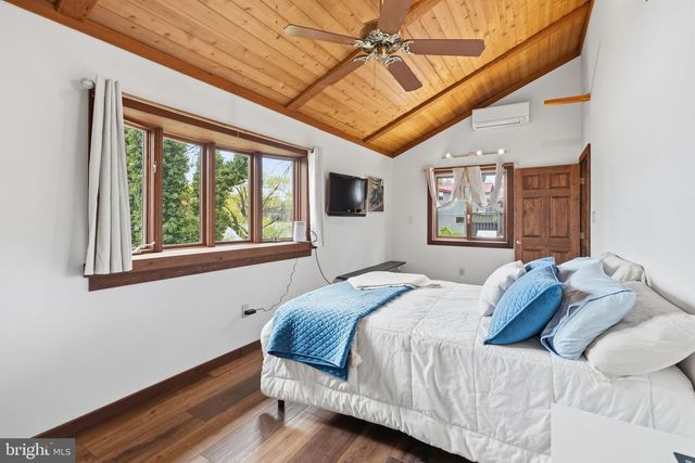 13 W INDIAN LN, Norristown, PA 19403