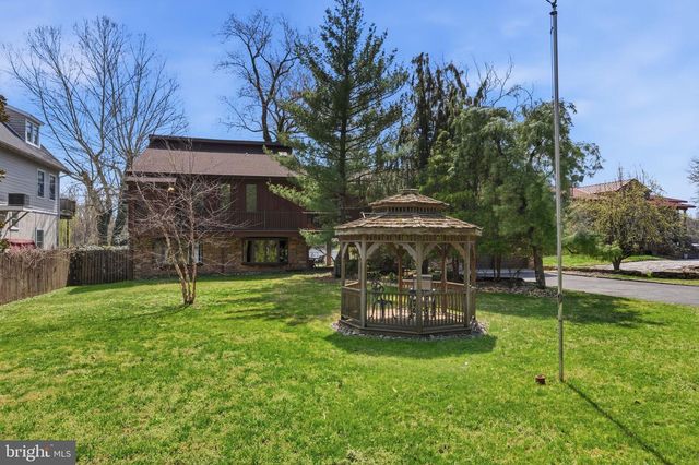 13 W INDIAN LN, Norristown, PA 19403