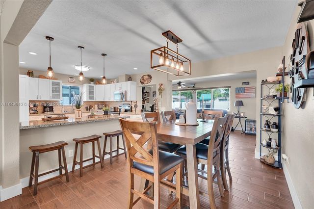 521 NW 93rd Ter, Pembroke Pines, FL 33024