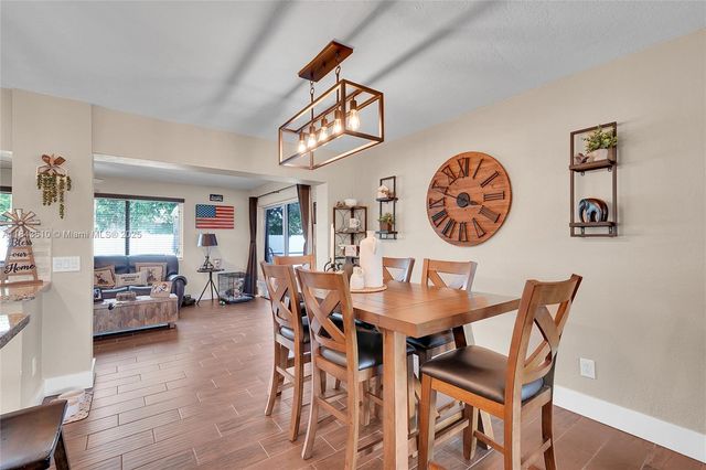 521 NW 93rd Ter, Pembroke Pines, FL 33024