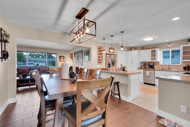 521 NW 93rd Ter, Pembroke Pines, FL 33024