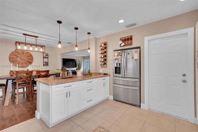 521 NW 93rd Ter, Pembroke Pines, FL 33024