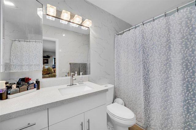 521 NW 93rd Ter, Pembroke Pines, FL 33024