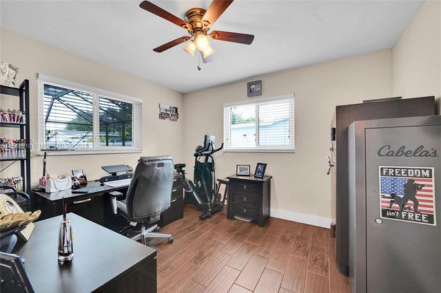 521 NW 93rd Ter, Pembroke Pines, FL 33024
