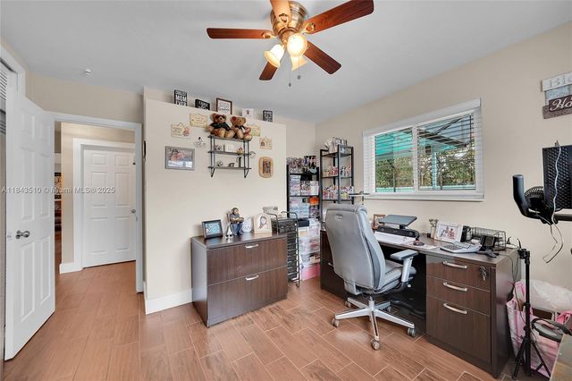 521 NW 93rd Ter, Pembroke Pines, FL 33024