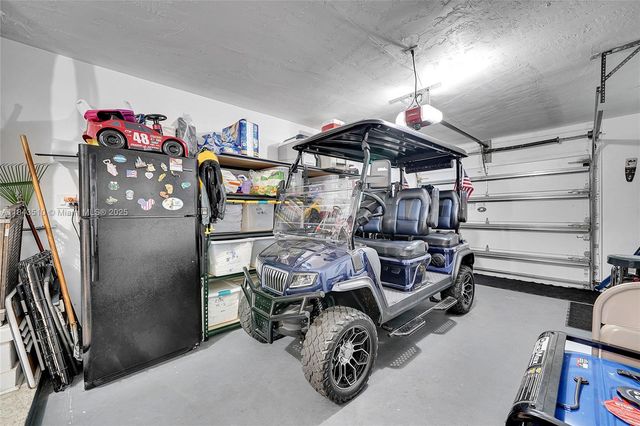 521 NW 93rd Ter, Pembroke Pines, FL 33024