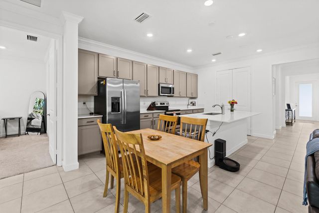 460 Veridian Circle NW, Palm Bay, FL 32907