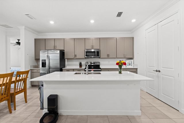 460 Veridian Circle NW, Palm Bay, FL 32907